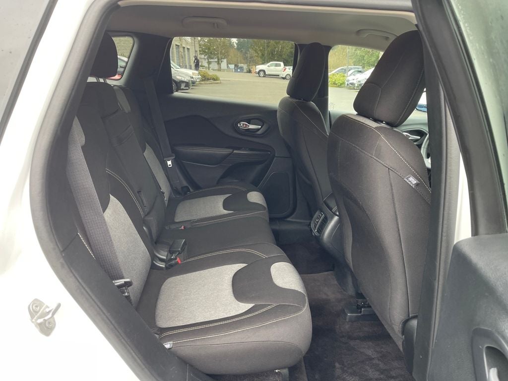 2016 Jeep Cherokee Sport