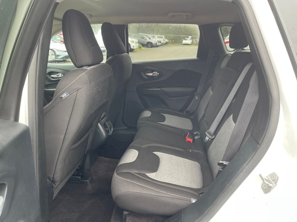 2016 Jeep Cherokee Sport