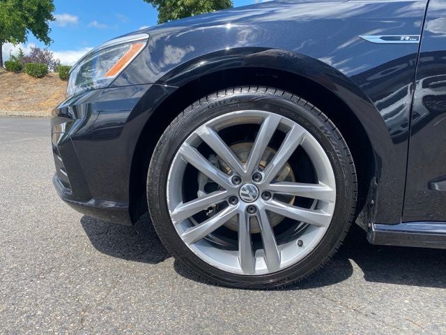 2018 Volkswagen Passat 2.0T R-Line