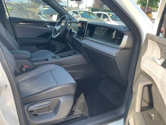2025 Volkswagen Tiguan 2.0T SE R-Line Black