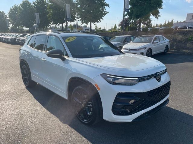 2025 Volkswagen Tiguan 2.0T SE R-Line Black