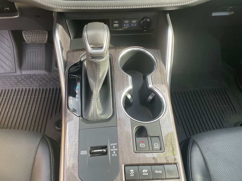 2022 Toyota Highlander Hybrid Platinum
