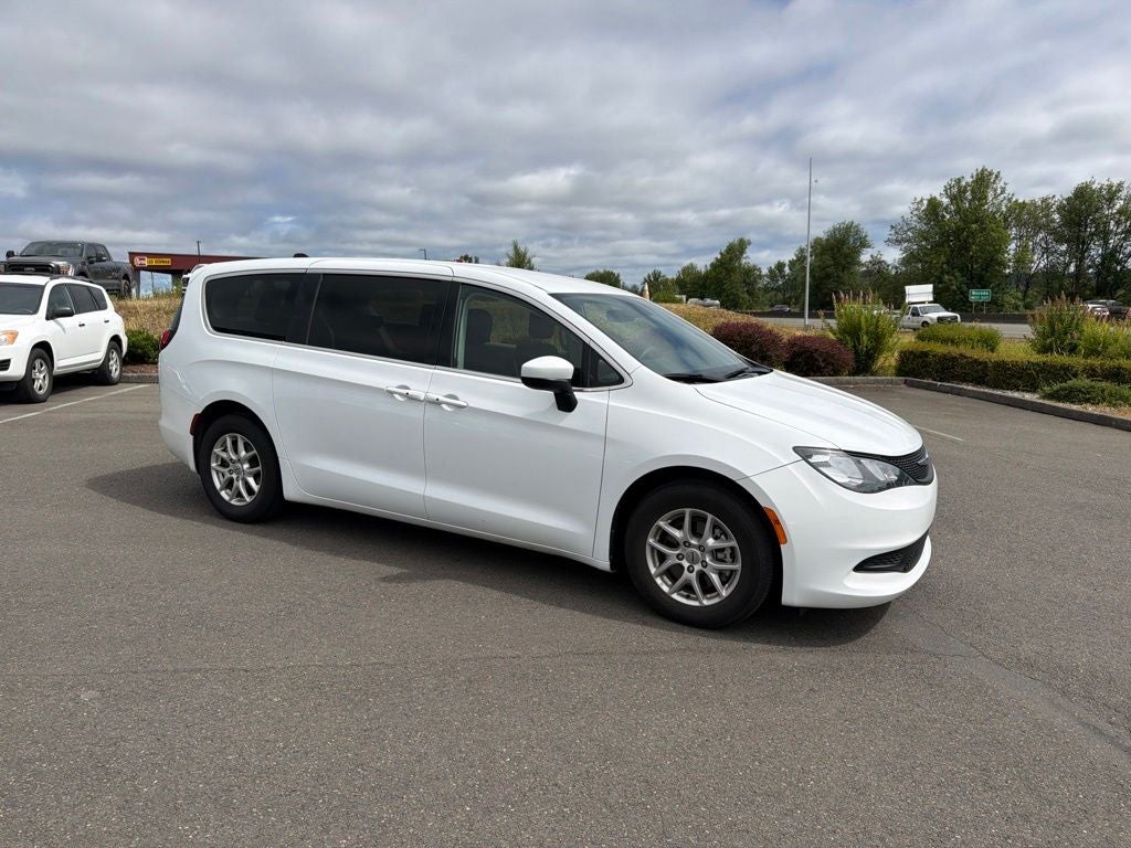 2023 Chrysler Voyager LX