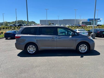 2017 Toyota Sienna XLE 8 Passenger