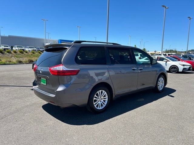 2017 Toyota Sienna XLE 8 Passenger