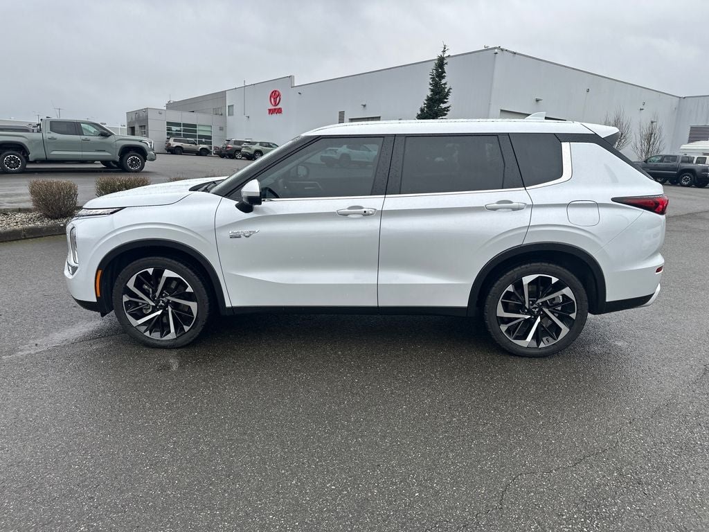 2023 Mitsubishi Outlander PHEV SE