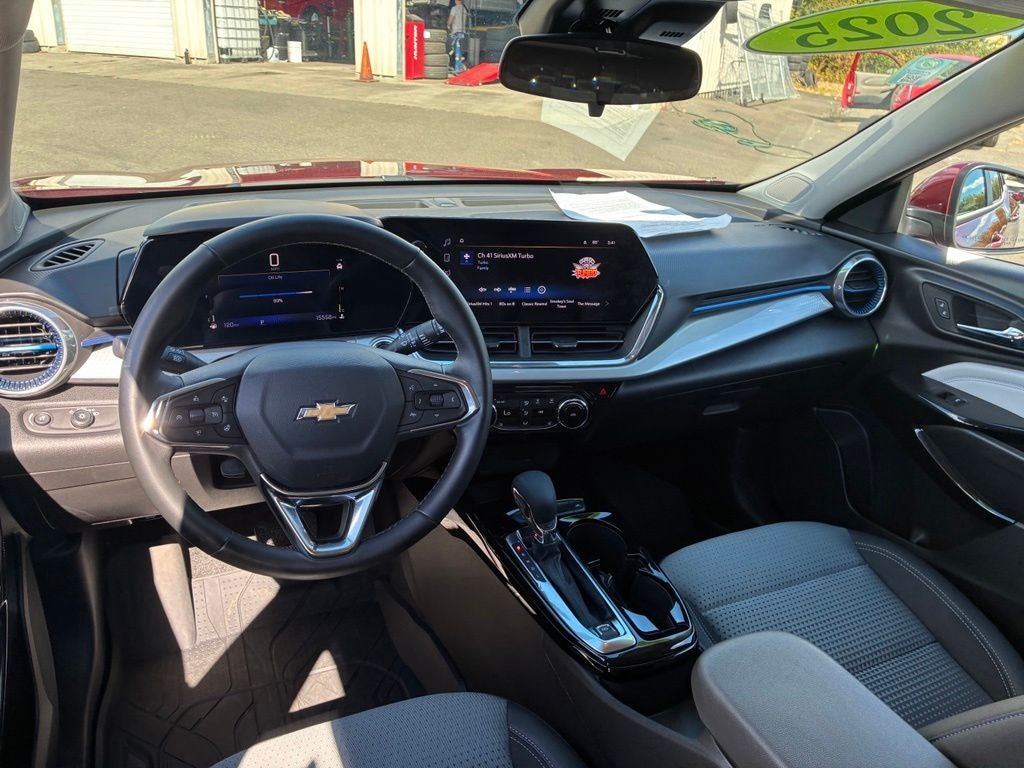 2025 Chevrolet Trax LT
