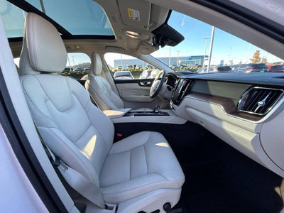 2022 Volvo XC60 Momentum