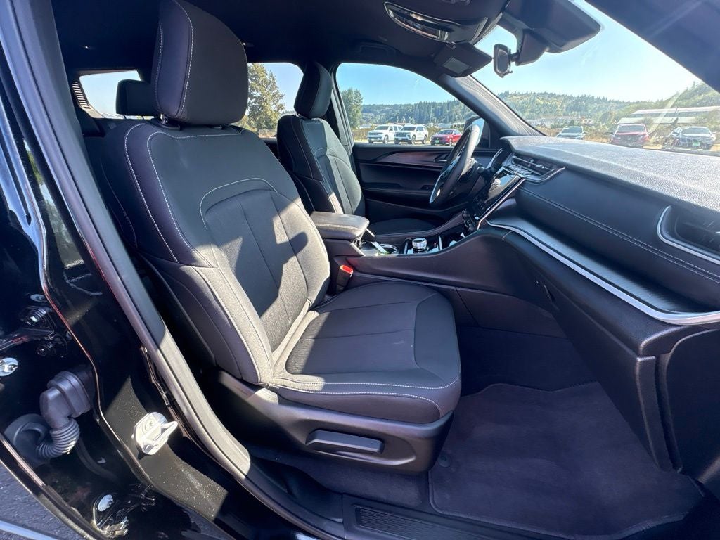 2025 Jeep Grand Cherokee L Laredo 4x4
