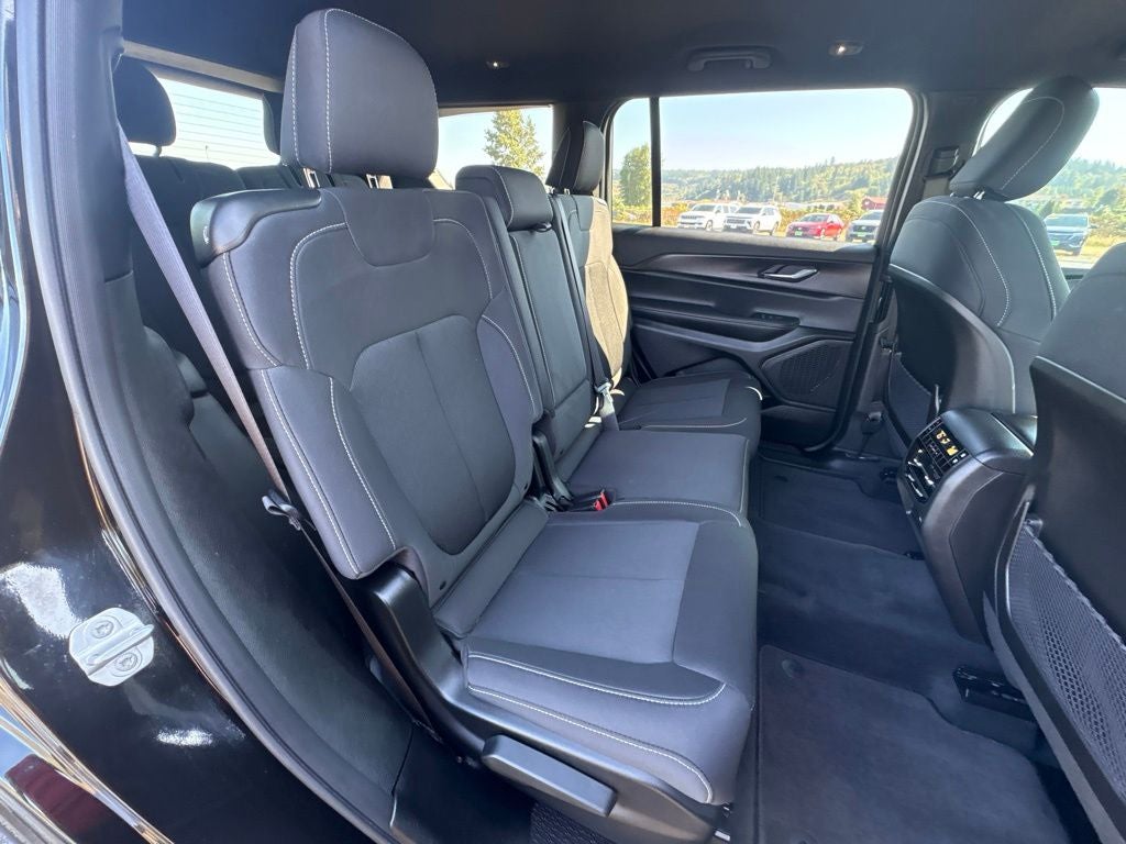 2025 Jeep Grand Cherokee L Laredo 4x4