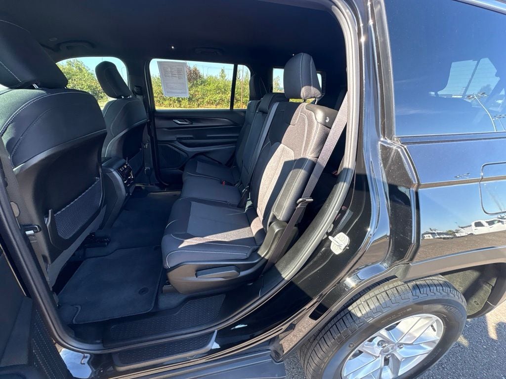 2025 Jeep Grand Cherokee L Laredo 4x4