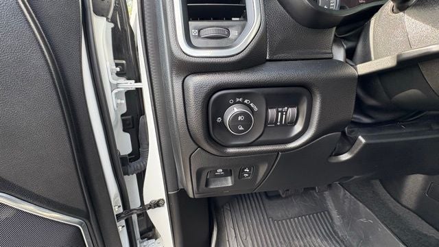2023 RAM 1500 Laramie Crew Cab 4x4 5'7' Box