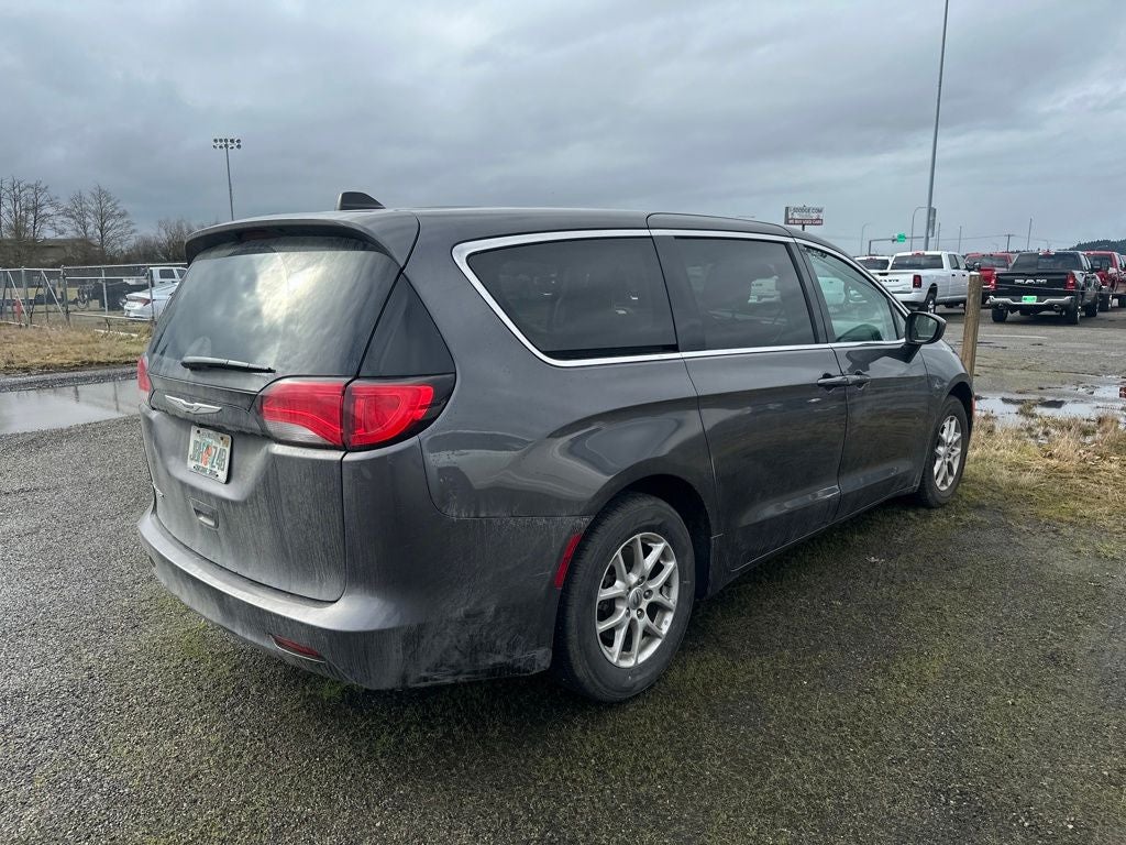 2023 Chrysler Voyager LX