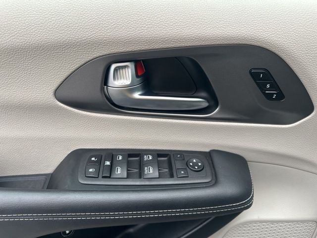 2023 Chrysler Pacifica Hybrid Touring L