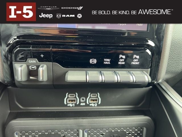 2025 RAM Ram 3500 RAM 3500 BIG HORN CREW CAB 4X4 8' BOX