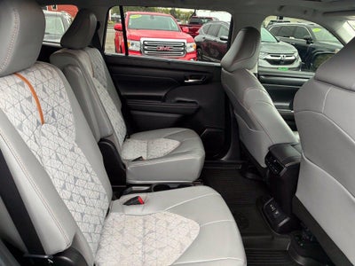2023 Toyota Highlander Hybrid Hybrid XLE Bronze