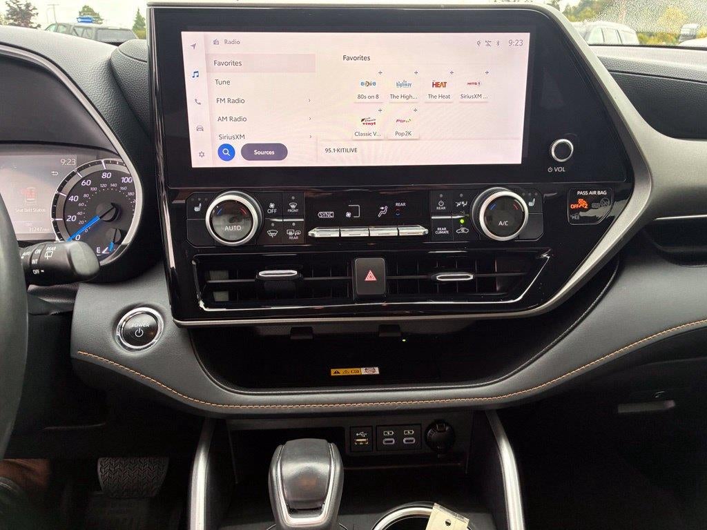 2023 Toyota Highlander Hybrid Hybrid XLE Bronze
