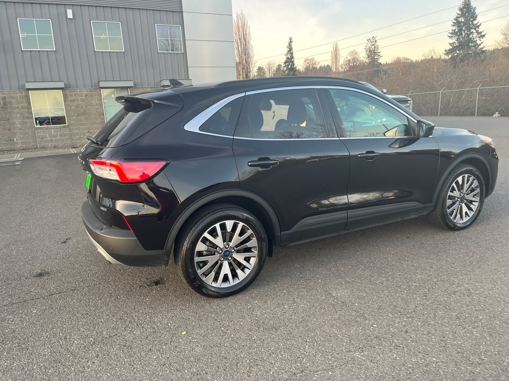 2022 Ford Escape Hybrid Titanium