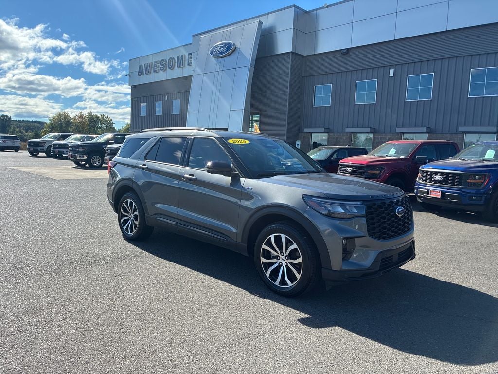 2025 Ford Explorer ST-Line