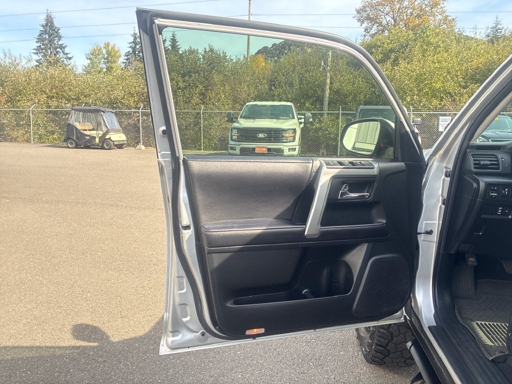 2022 Toyota 4Runner SR5